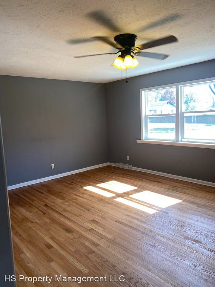 429 W Hillcrest St - Photo 2 of 12