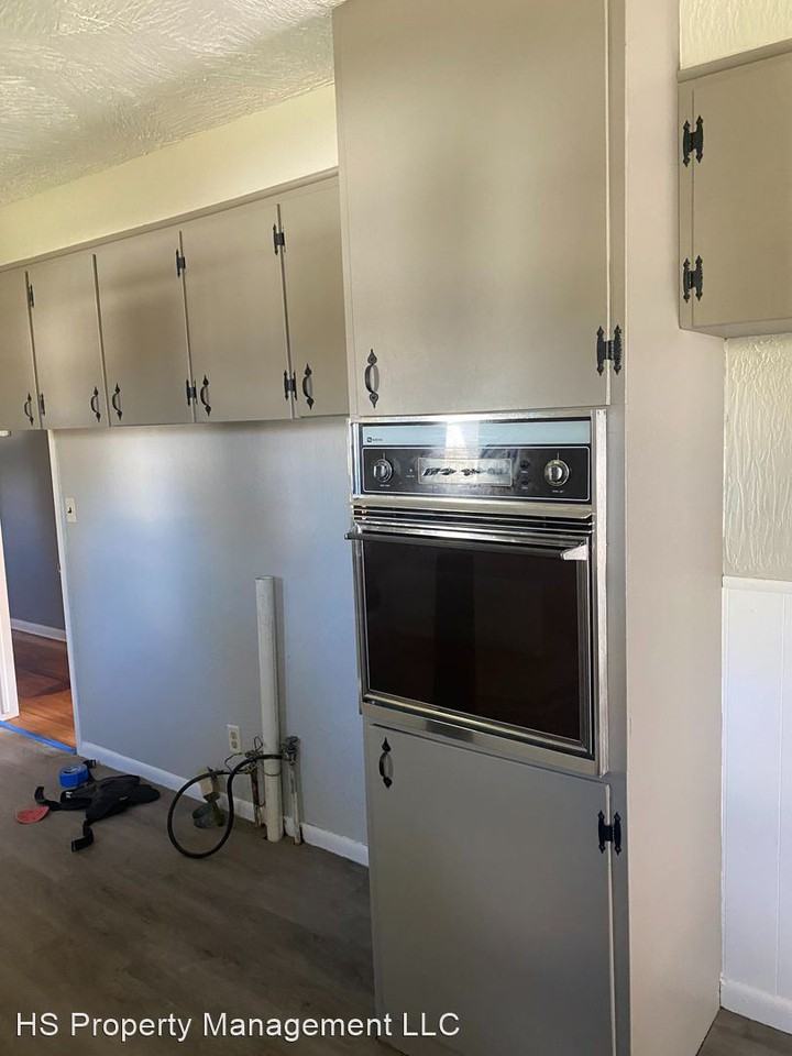 429 W Hillcrest St - Photo 3 of 12