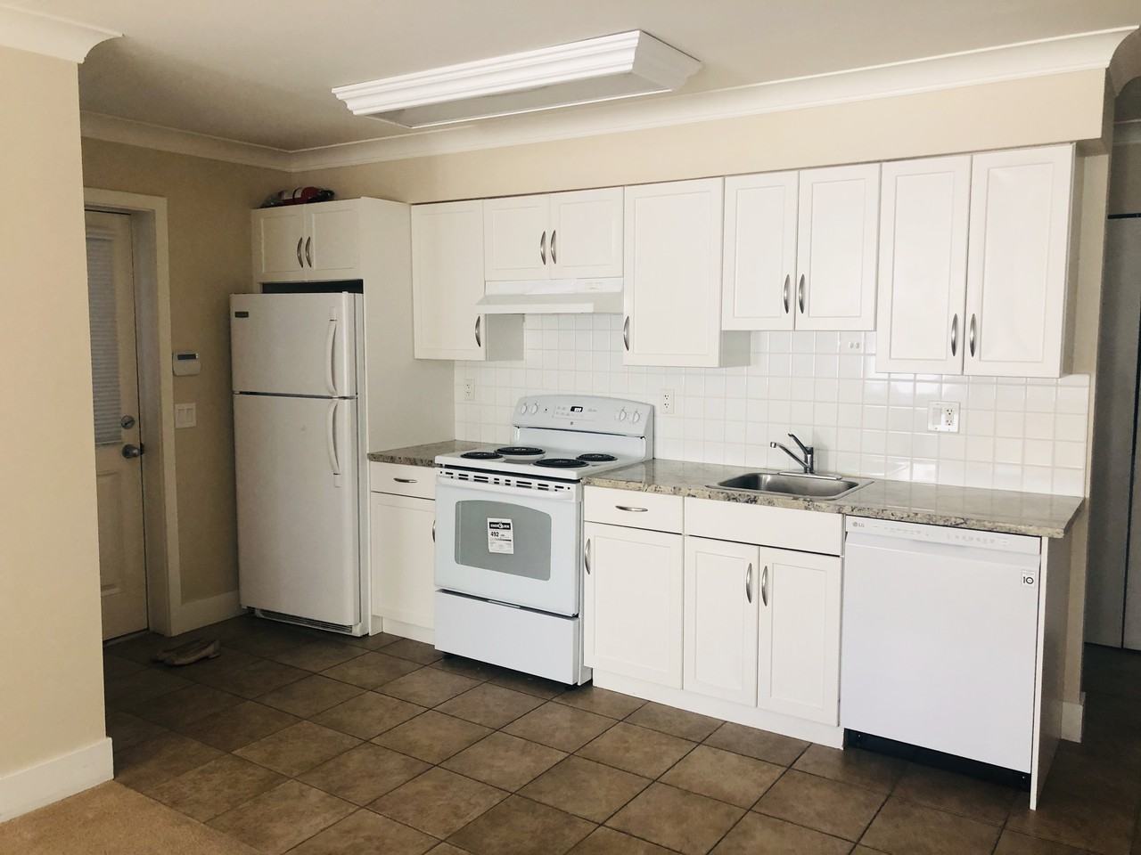 905 Beaumont Dr - Photo 2 of 8