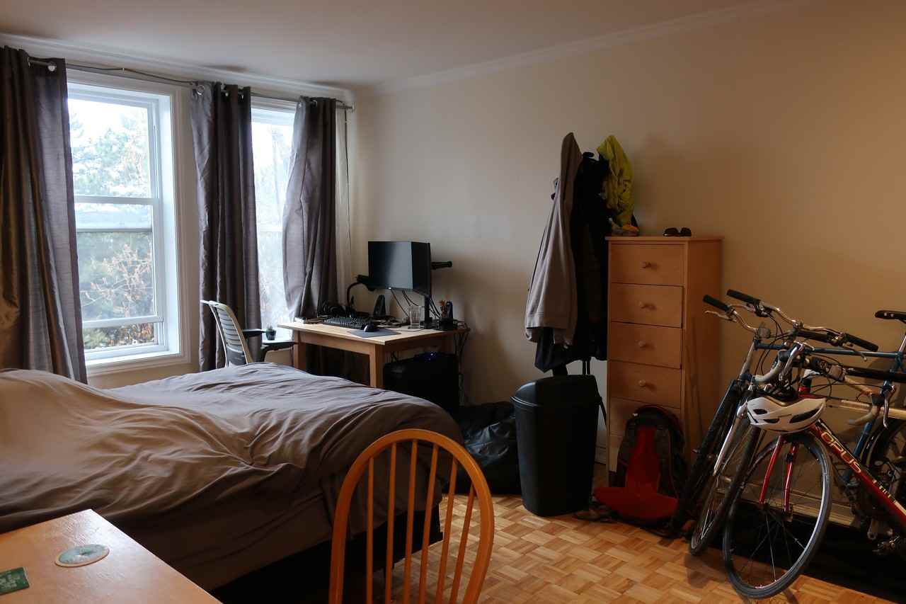 6064 Av Du Parc - Photo 3 of 11