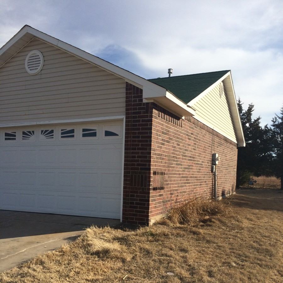 921 Sleepy Hollow Ct - Photo 2 of 25