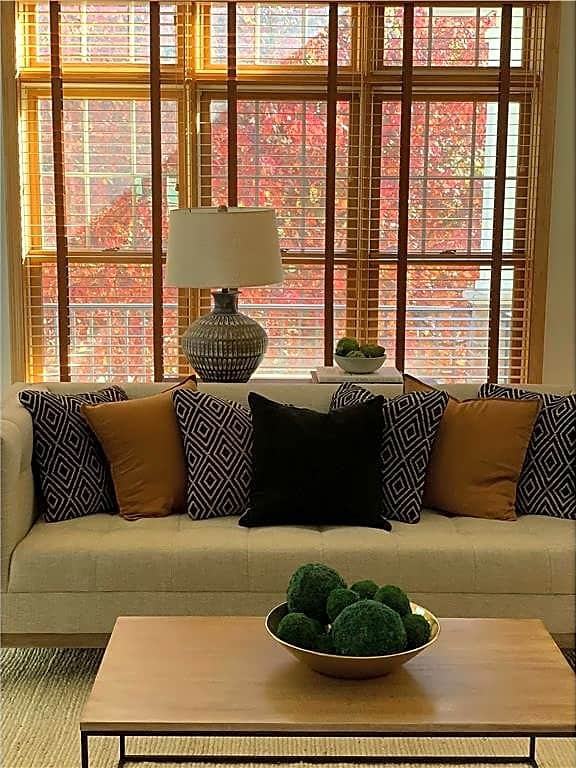 834 Deer Park - Photo 3 of 32