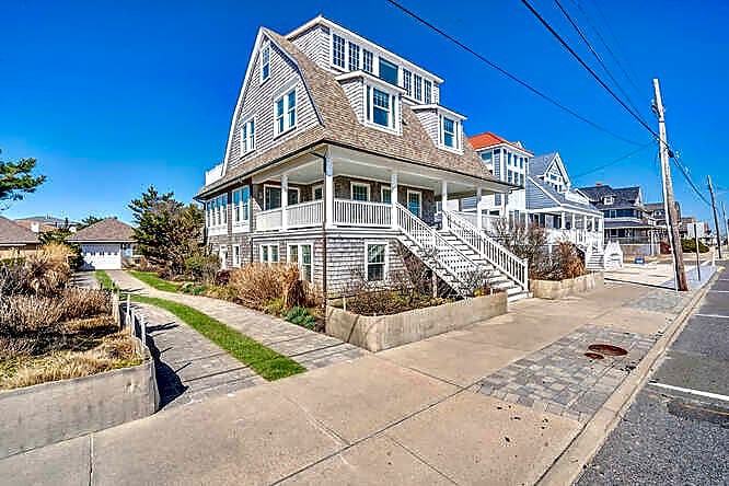 809 S Ocean Ave - Photo 2 of 50