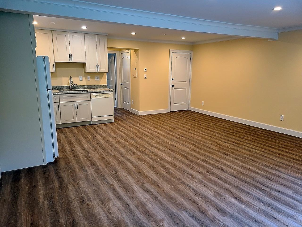 1051 Everglades Dr - Photo 2 of 14