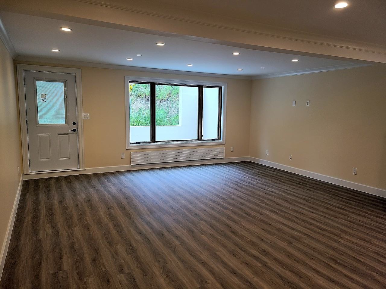 1051 Everglades Dr - Photo 3 of 14