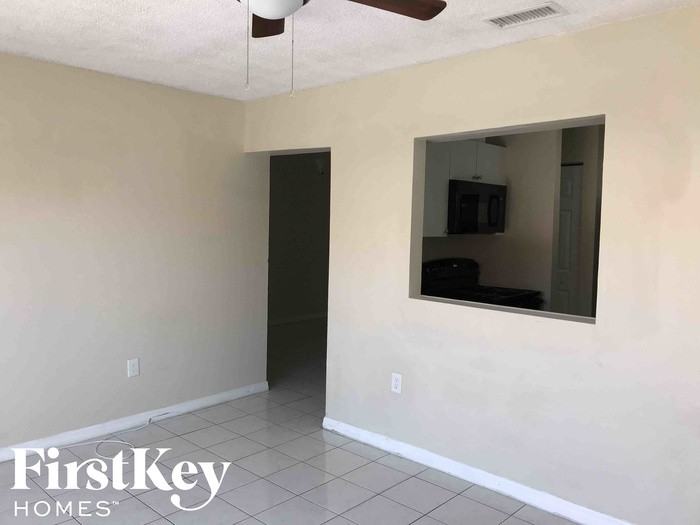 4610 Sw 143rd Ct W - Photo 3 of 10