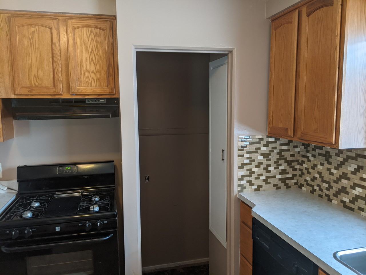 29714 Rosslyn Avenue - Photo 3 of 52