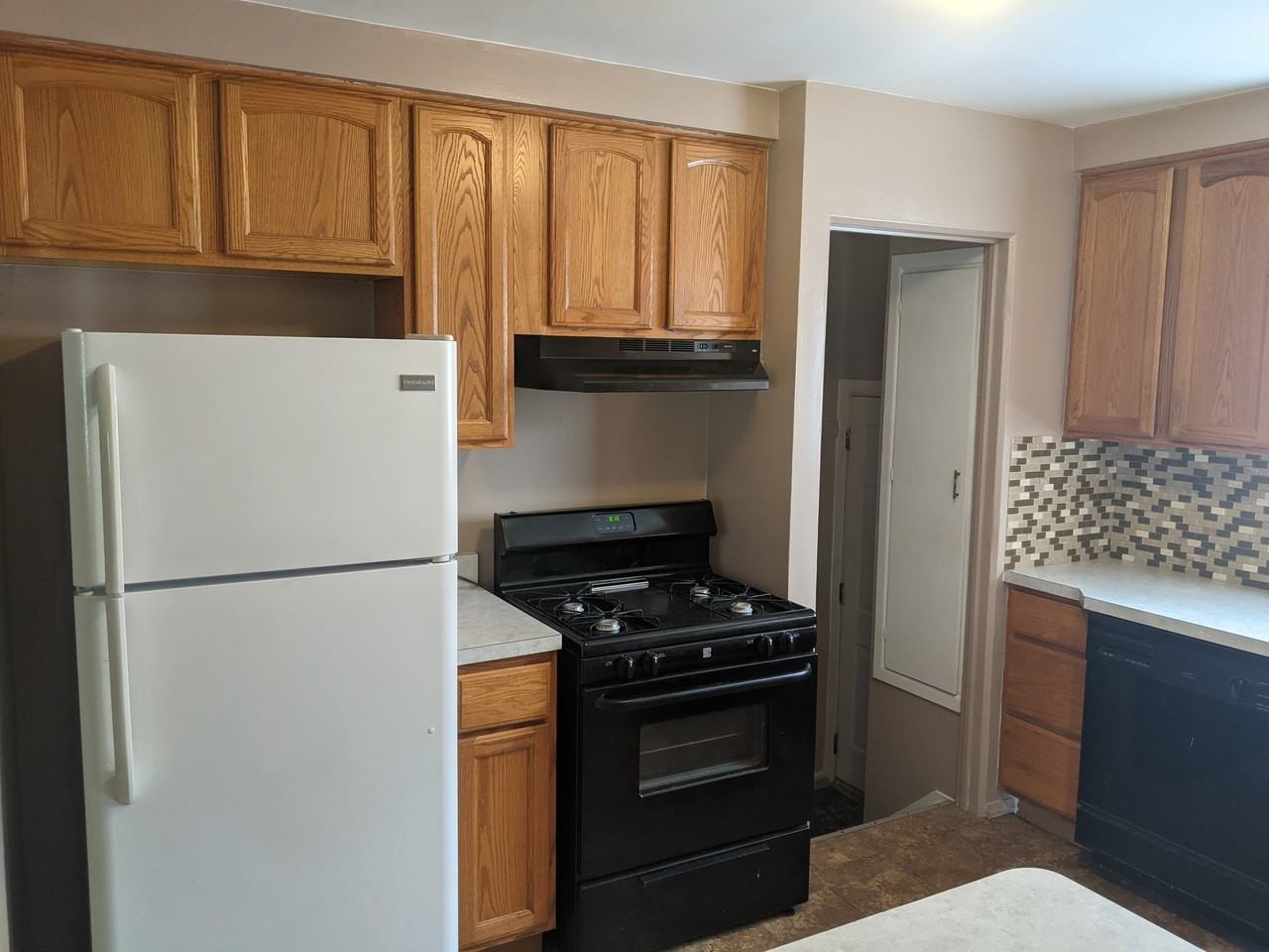 29714 Rosslyn Avenue - Photo 5 of 52