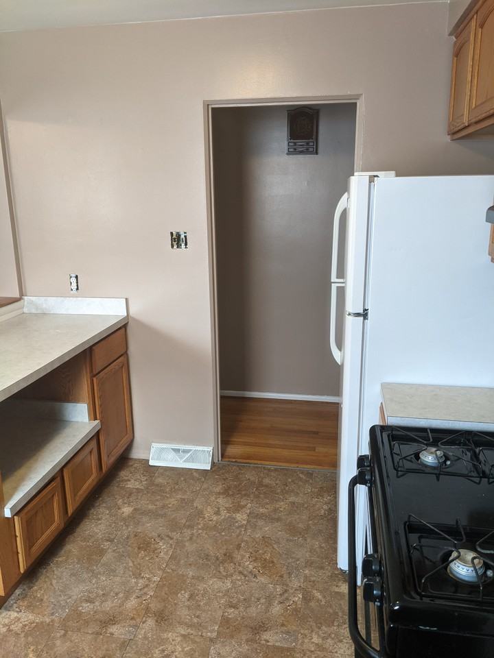 29714 Rosslyn Avenue - Photo 6 of 52