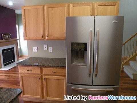 1107 Bergmann Dr - Photo 5 of 10