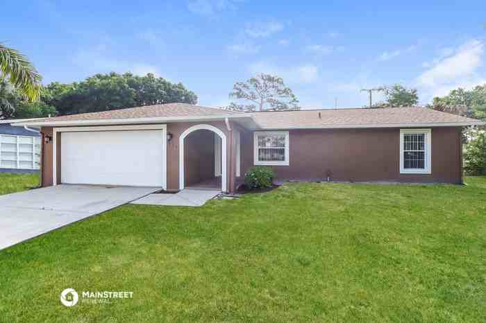 944 Kentucky Ave - Photo 2 of 16