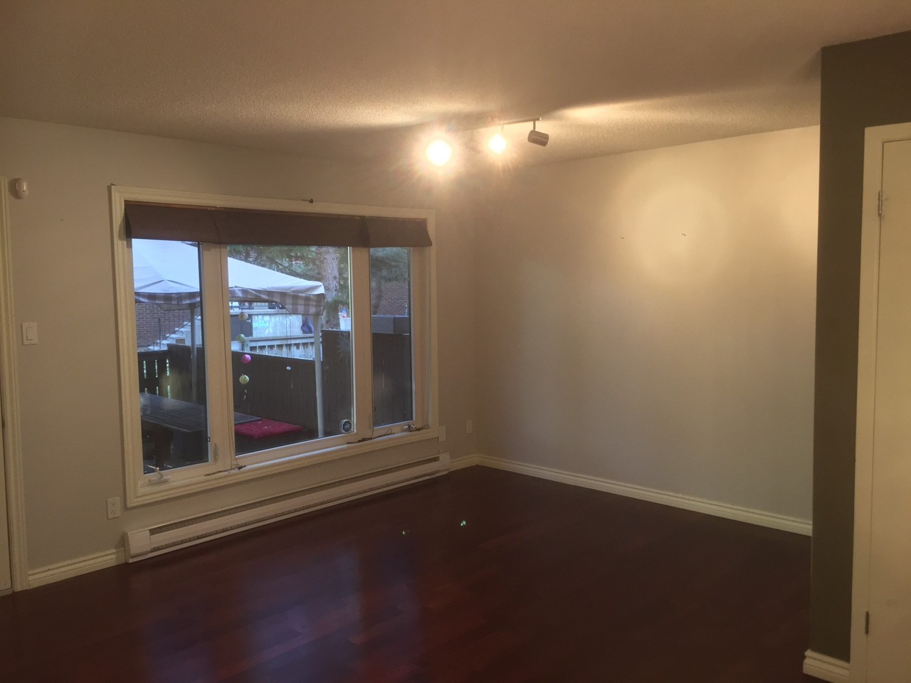1363 Cedarcroft Cres - Photo 2 of 10