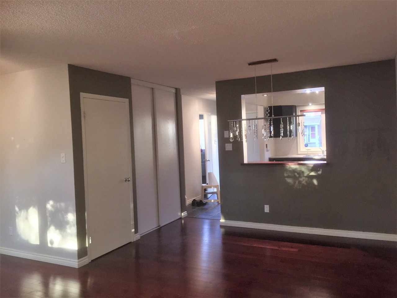 1363 Cedarcroft Cres - Photo 3 of 10