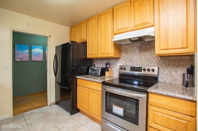 1720 Crestwood Dr - Photo 3 of 18