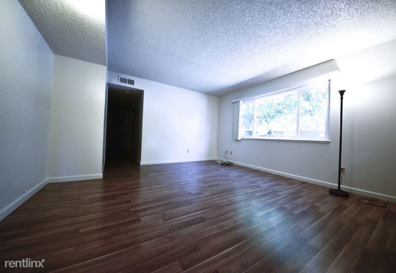 4851 4851 Cowell Blvd B - Photo 3 of 10