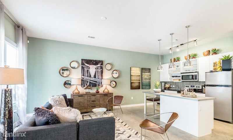 2901 2901 Bledsoe St 1576 - Photo 3 of 7