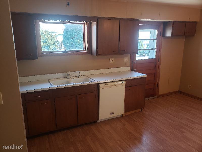 250 Emerson Ave - Photo 3 of 12