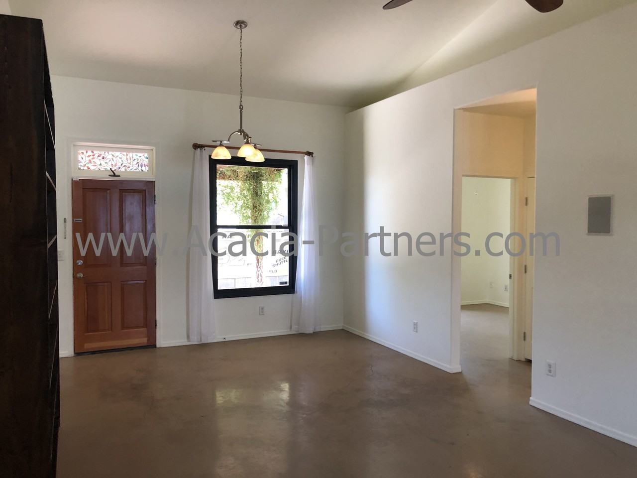 421 N Court Ave - Photo 2 of 19