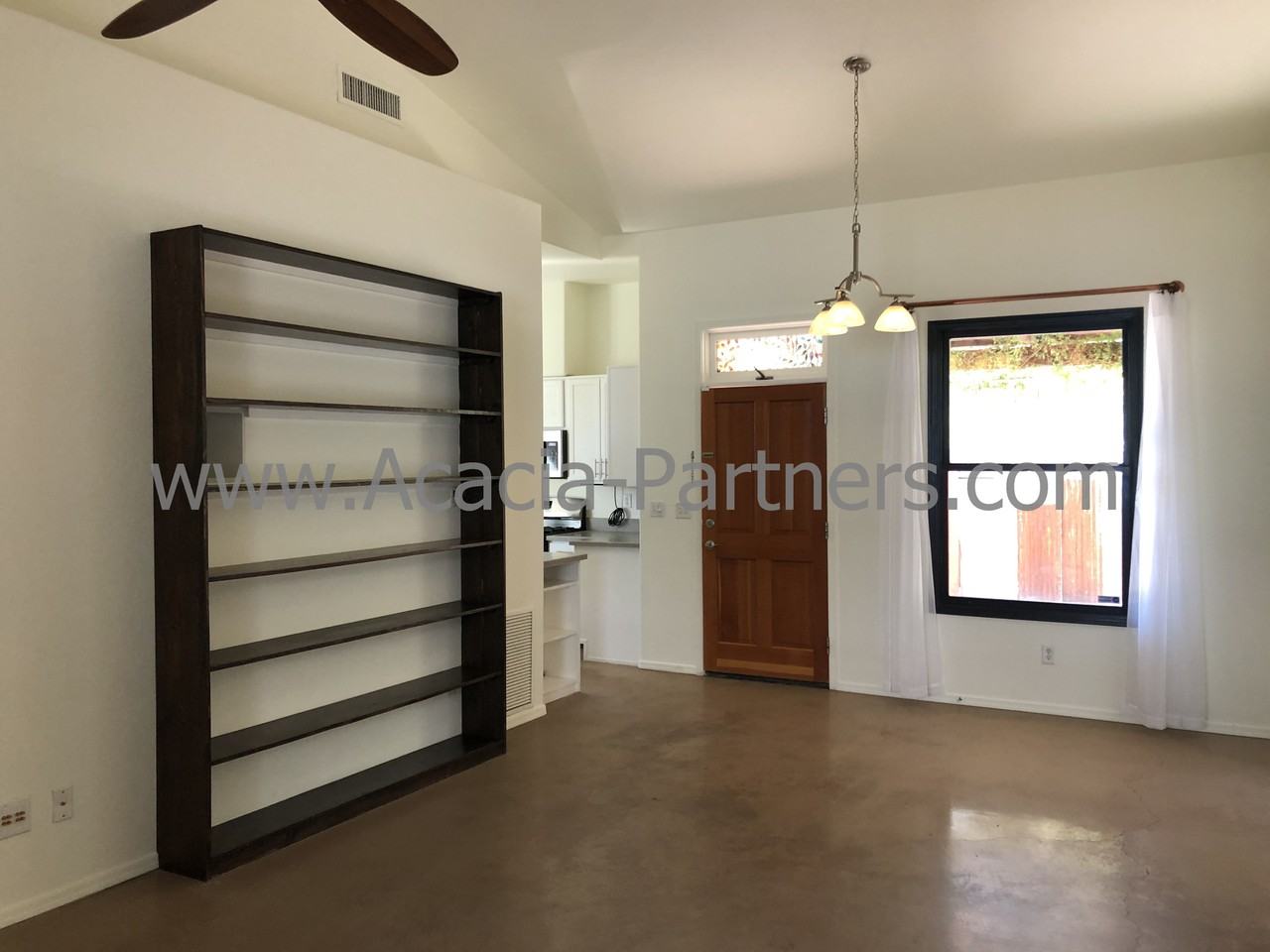 421 N Court Ave - Photo 3 of 19