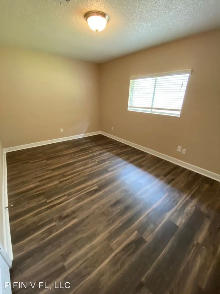 534 Carrier Dr - Photo 2 of 19