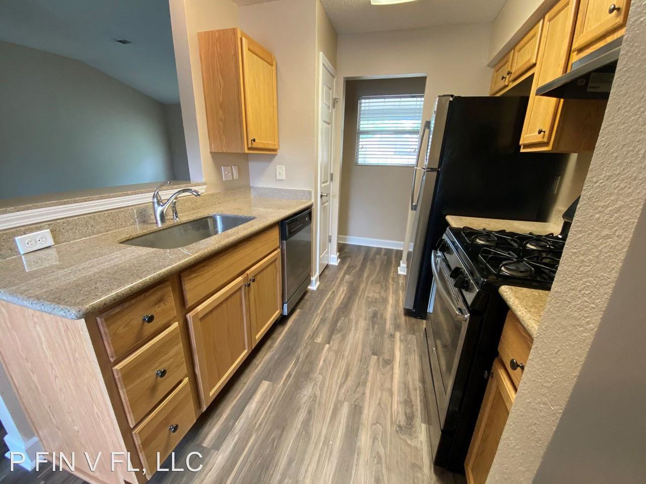 534 Carrier Dr - Photo 3 of 19