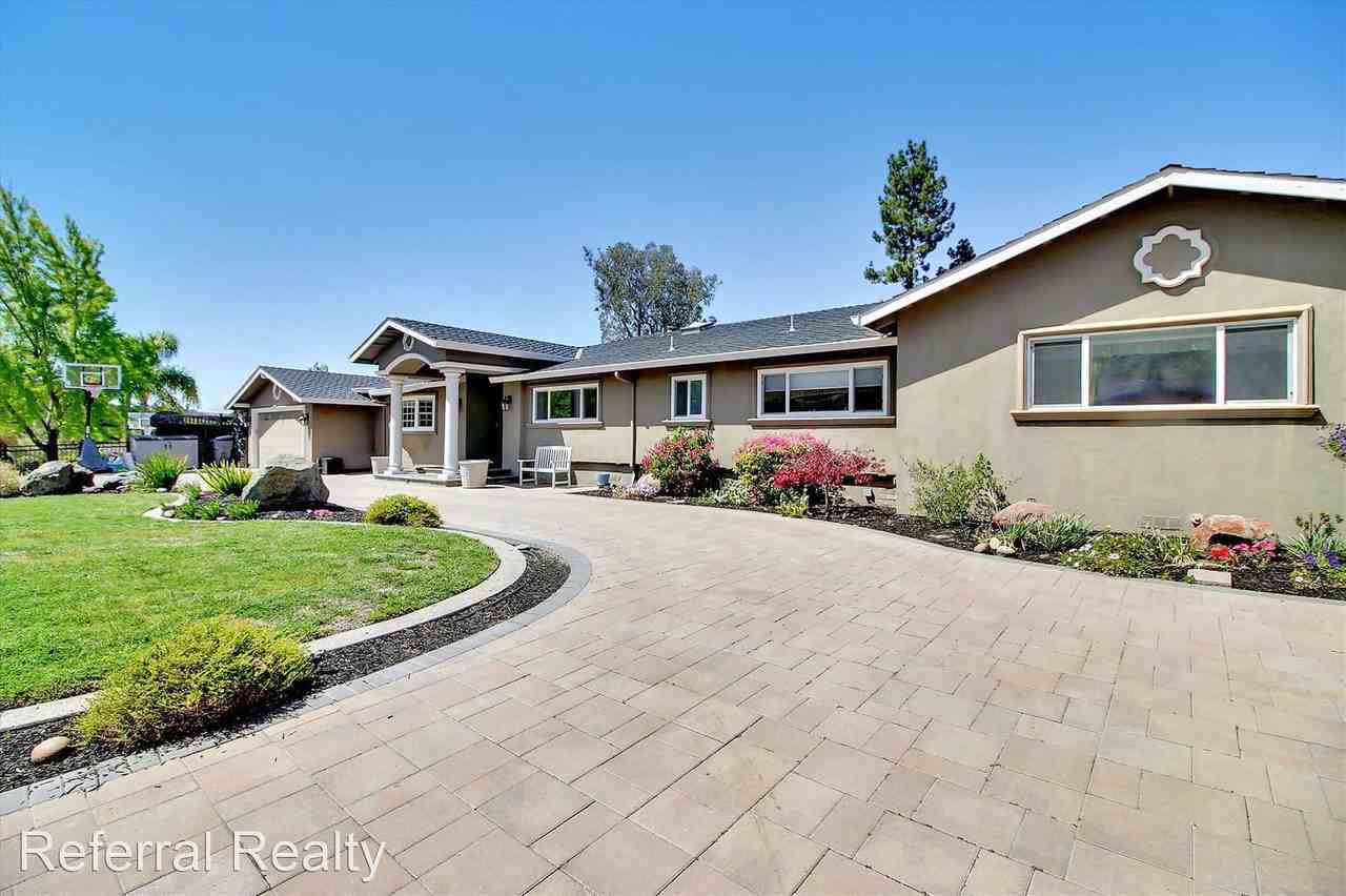 1287 Echo Valley Dr - Photo 2 of 42