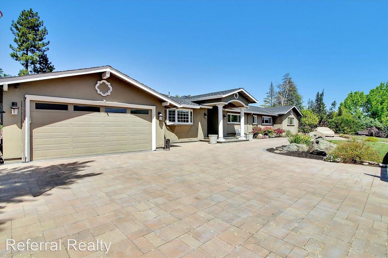 1287 Echo Valley Dr - Photo 3 of 42