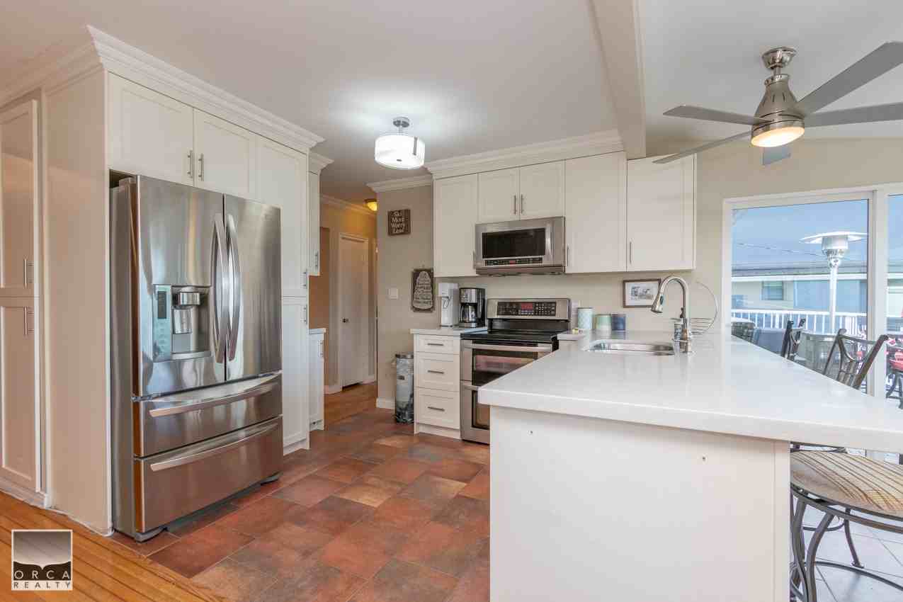 7255 Barnet Rd - Photo 2 of 20