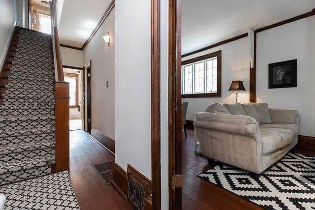 129 Sherwood Ave - Photo 3 of 14