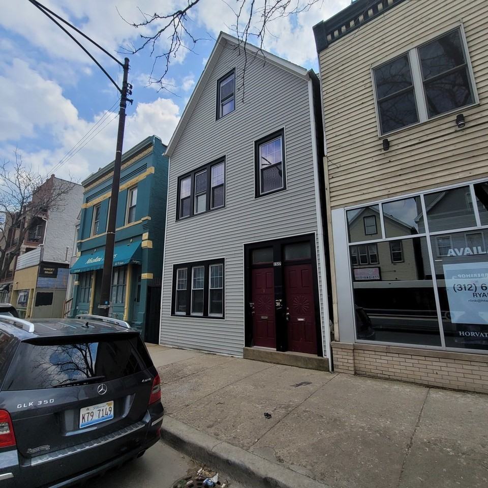 2327 W Belmont Ave Unit 3
