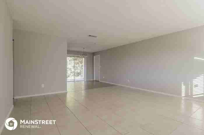 1875 Fairlane Dr - Photo 3 of 16