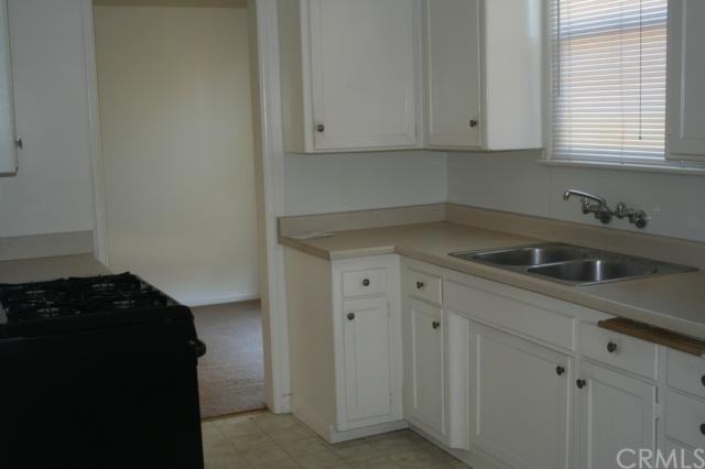5608 Farna Ave - Photo 3 of 9