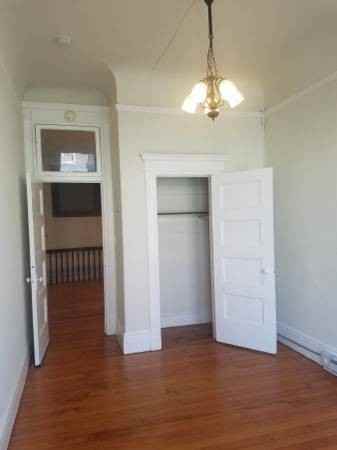 647 Baker St - Photo 3 of 24