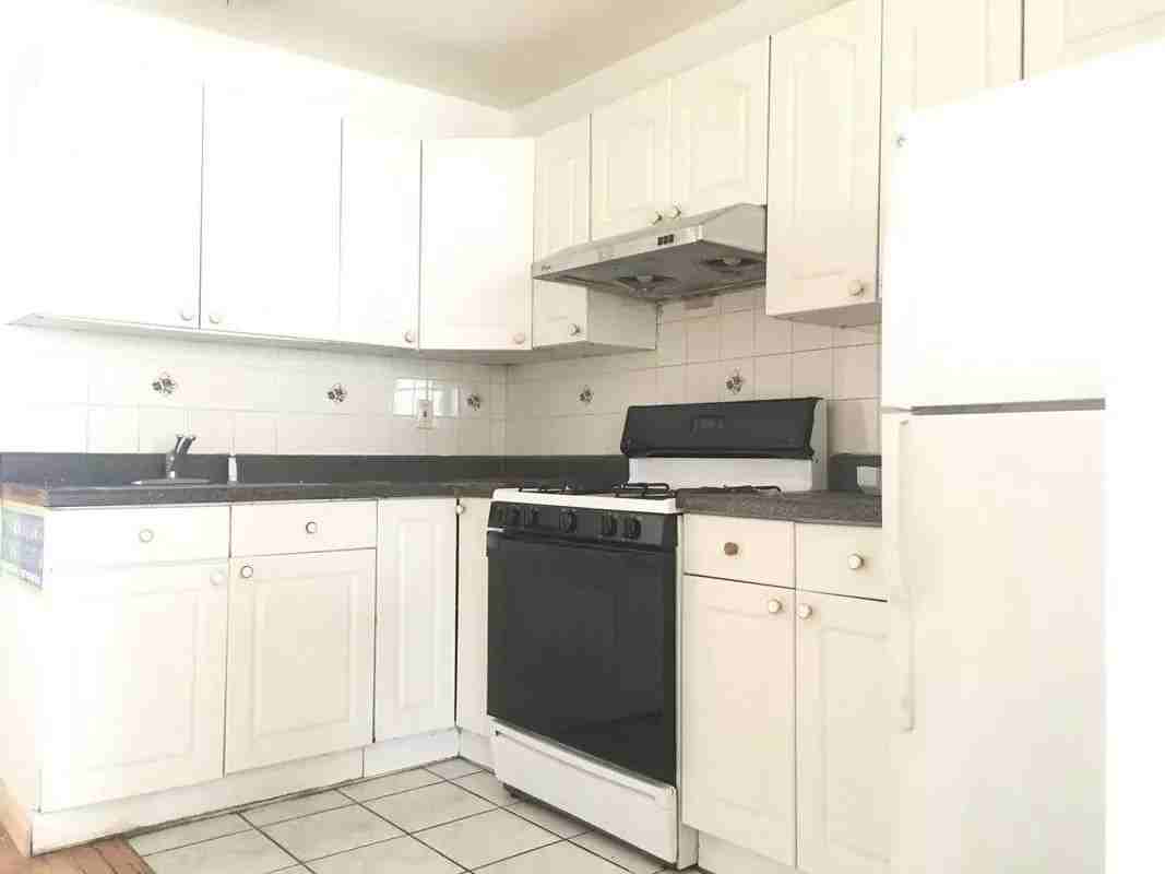 69 69 07 38th Ave #3 - Photo 2 of 7