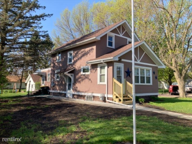 225 W 8th St - Photo 2 of 5