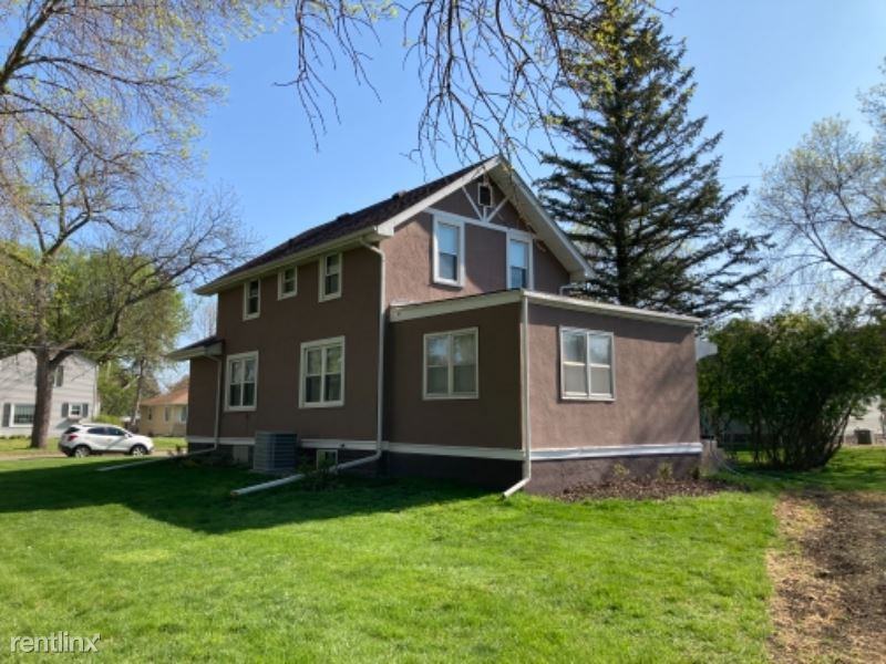 225 W 8th St - Photo 3 of 5