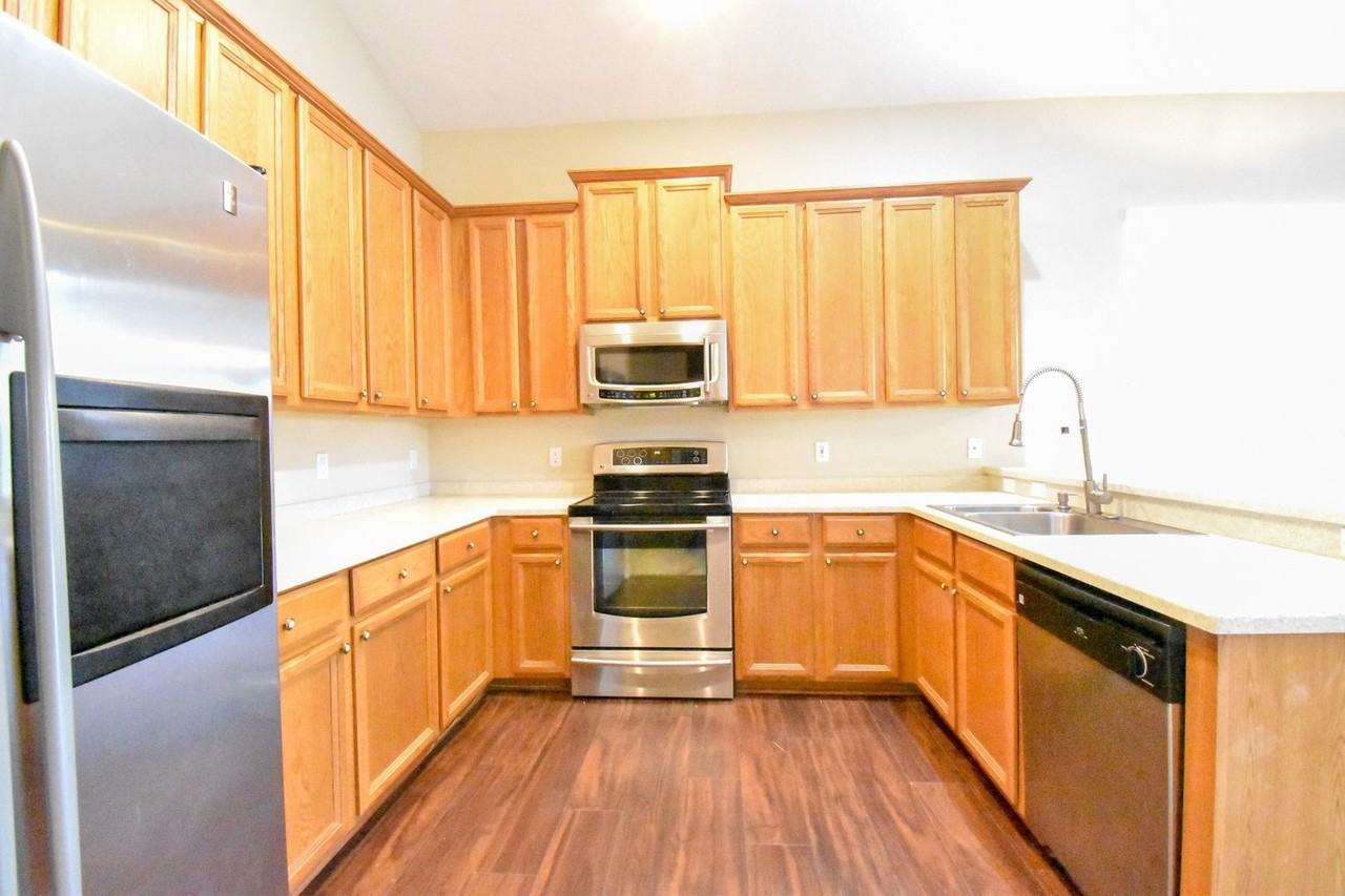 1777 Cherry Ridge Dr - Photo 3 of 16