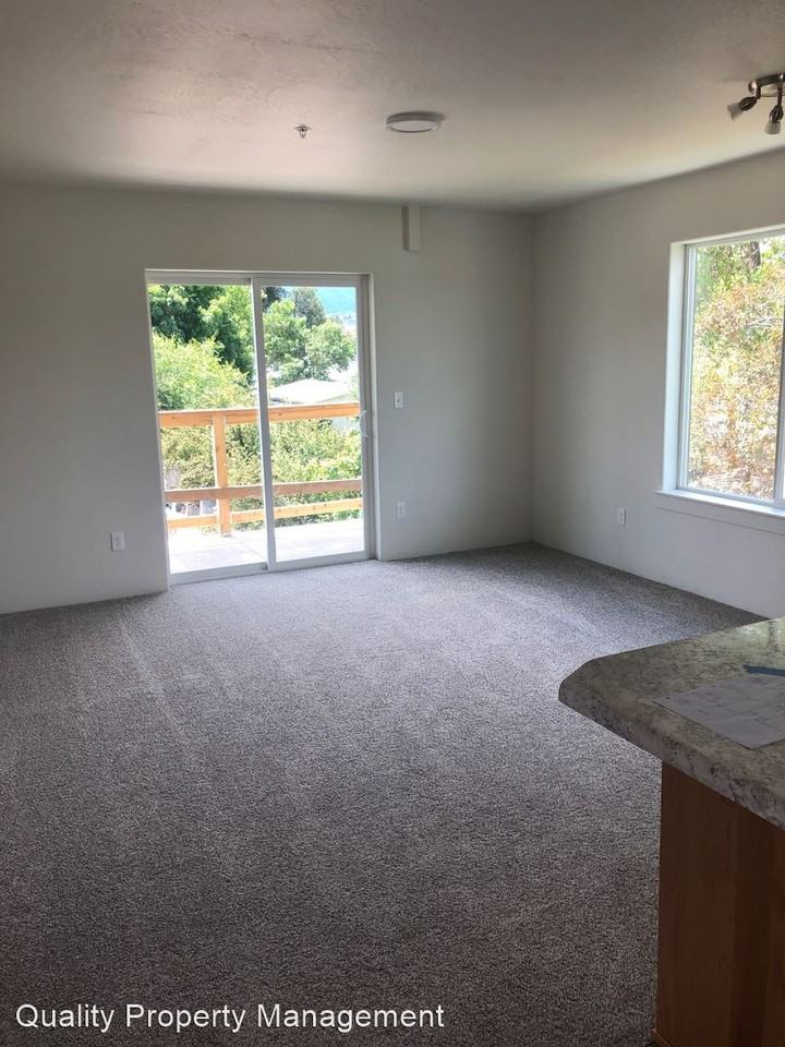 1282 Beekman Avenue - Photo 3 of 11