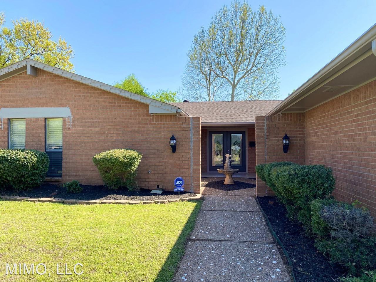 12013 Camelot Ct - Photo 3 of 32