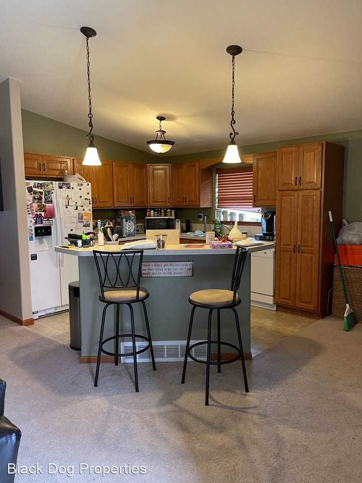 2729 Brookville Dr - Photo 2 of 12