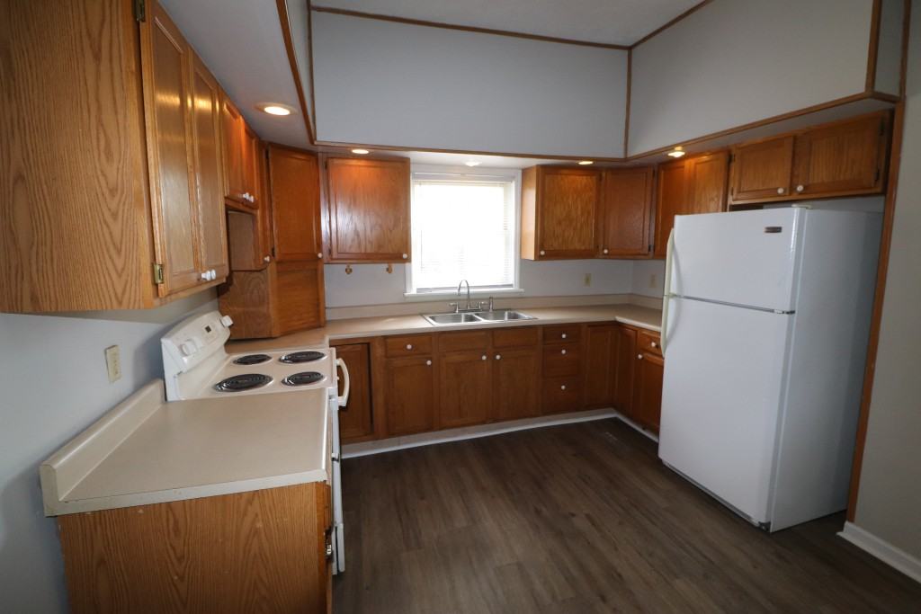 100 Teetor Rd - Photo 2 of 14