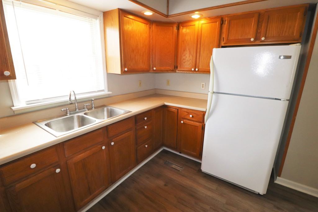 100 Teetor Rd - Photo 3 of 14