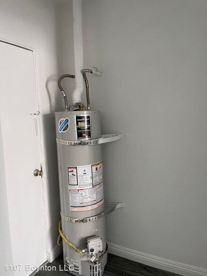 1107-1109 Boynton St - Photo 3 of 9
