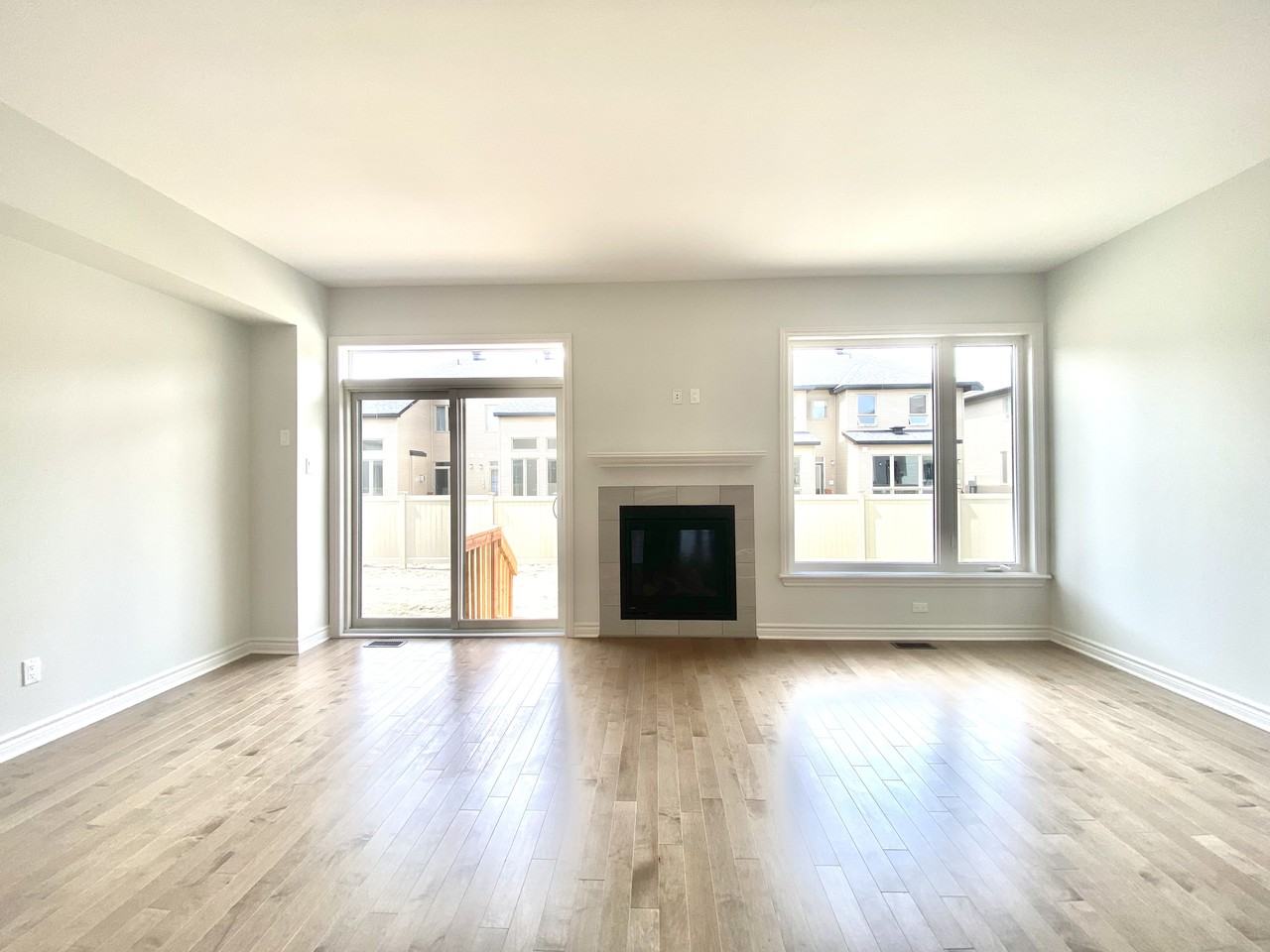 721 Cairn Cres - Photo 3 of 12