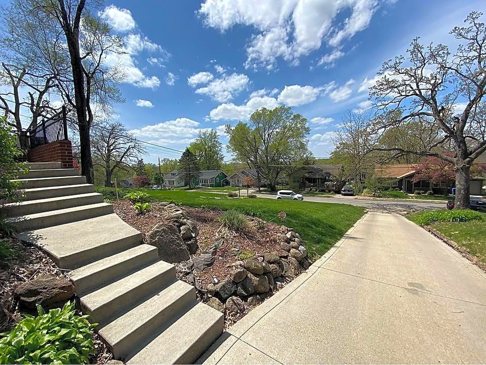 319 58th St - Photo 3 of 47