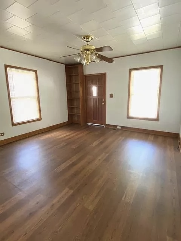 105 Gordon St - Photo 2 of 19