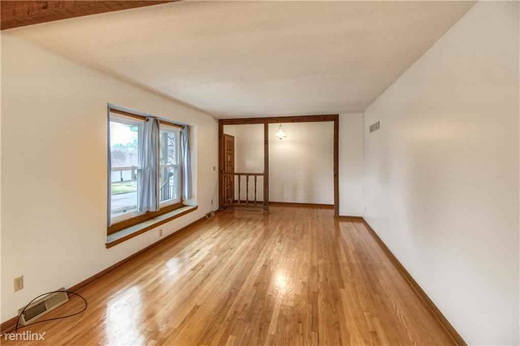 113 Se Moore St - Photo 3 of 17