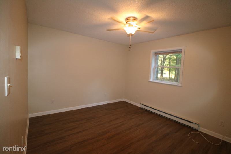 4 Waldron Ln #3 - Photo 3 of 7