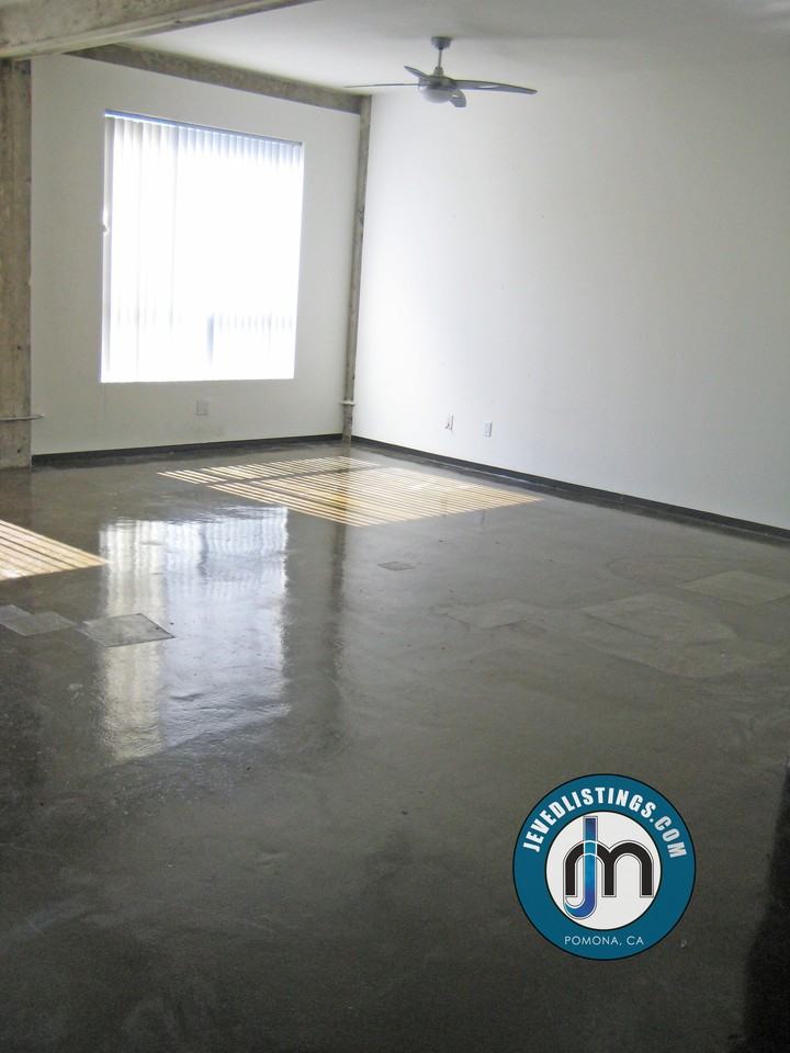 281 S Thomas St #301 - Photo 2 of 9