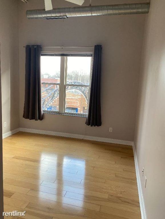 769 N High St - Photo 2 of 10